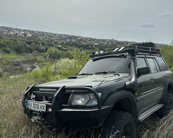 Зелений Ніссан Патрол, об'ємом двигуна 3 л та пробігом 315 тис. км за 16000 $, фото 1 на Automoto.ua