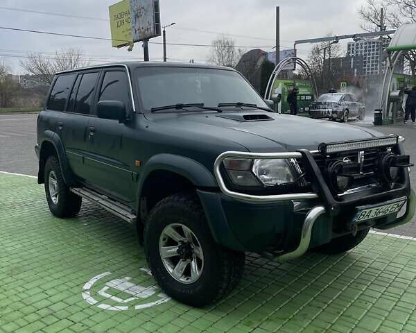 Зелений Ніссан Патрол, об'ємом двигуна 3 л та пробігом 446 тис. км за 15000 $, фото 1 на Automoto.ua