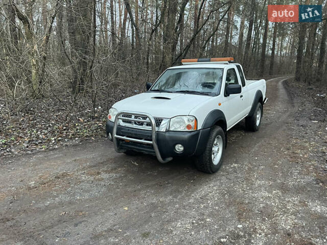 Белый Ниссан Пикап, объемом двигателя 2.5 л и пробегом 190 тыс. км за 6200 $, фото 1 на Automoto.ua
