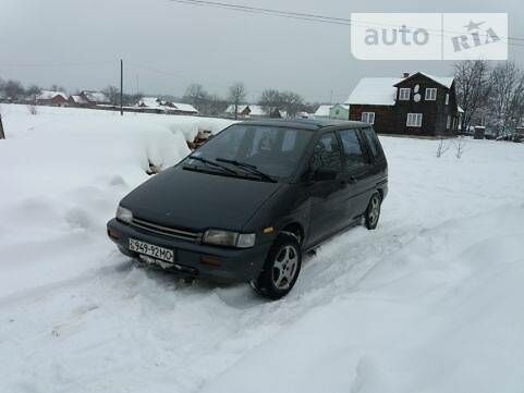 Чорний Ніссан Прерія, об'ємом двигуна 2 л та пробігом 190 тис. км за 2000 $, фото 1 на Automoto.ua