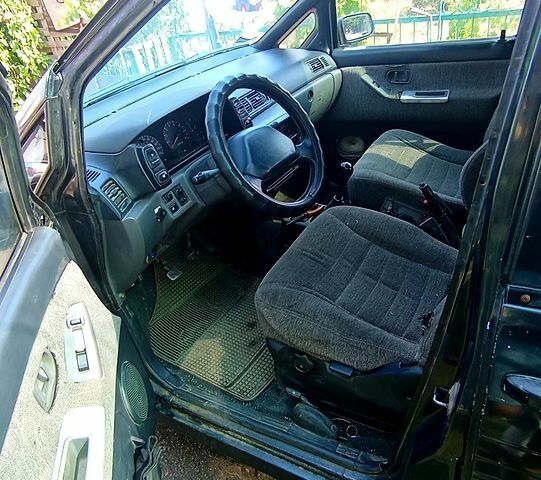 Ниссан Прерия, объемом двигателя 2.4 л и пробегом 0 тыс. км за 1800 $, фото 1 на Automoto.ua