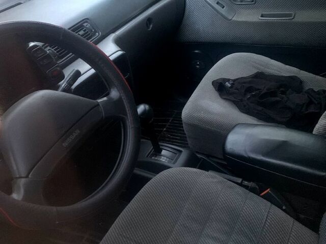 Серый Ниссан Прерия, объемом двигателя 2 л и пробегом 400 тыс. км за 1350 $, фото 1 на Automoto.ua