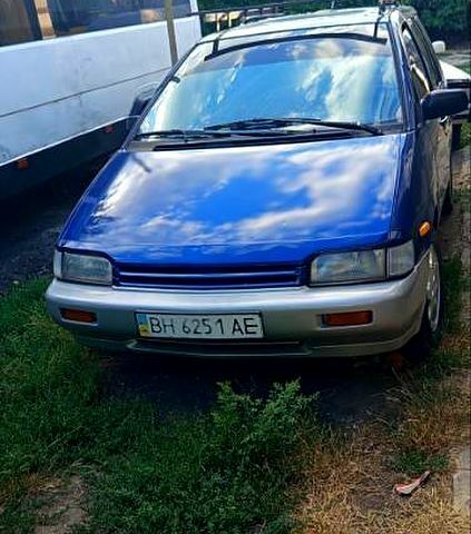 Синій Ніссан Прерія, об'ємом двигуна 2 л та пробігом 250 тис. км за 1500 $, фото 1 на Automoto.ua