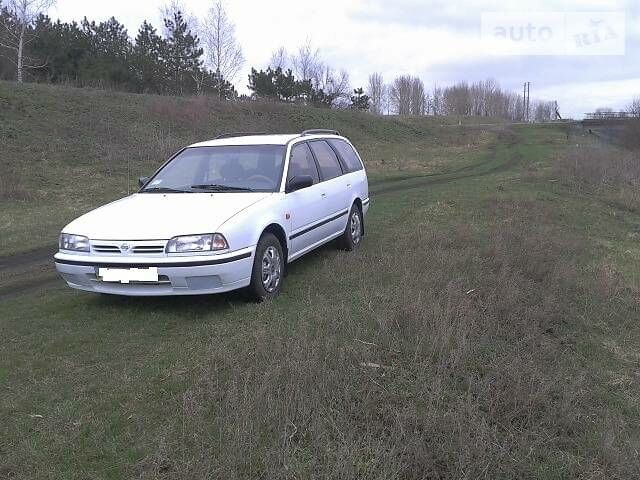 Білий Ніссан Прімера, об'ємом двигуна 2 л та пробігом 310 тис. км за 2900 $, фото 1 на Automoto.ua