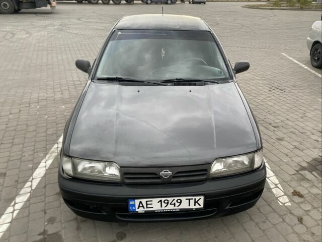 Чорний Ніссан Прімера, об'ємом двигуна 2 л та пробігом 430 тис. км за 1600 $, фото 1 на Automoto.ua