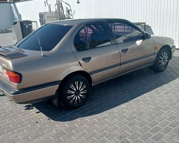 Сірий Ніссан Прімера, об'ємом двигуна 2 л та пробігом 360 тис. км за 1600 $, фото 1 на Automoto.ua