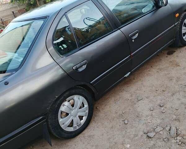 Серый Ниссан Примера, объемом двигателя 1.6 л и пробегом 360 тыс. км за 1550 $, фото 1 на Automoto.ua