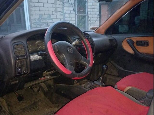 Серый Ниссан Примера, объемом двигателя 1 л и пробегом 300 тыс. км за 600 $, фото 1 на Automoto.ua
