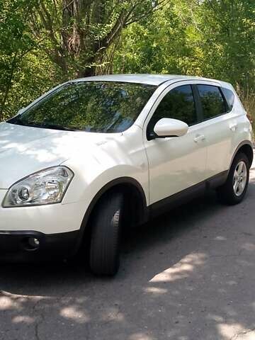 Белый Ниссан Кашкай, объемом двигателя 1.6 л и пробегом 187 тыс. км за 7650 $, фото 1 на Automoto.ua