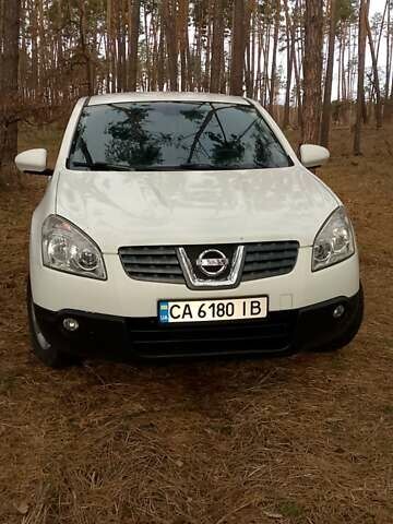 Белый Ниссан Кашкай, объемом двигателя 1.6 л и пробегом 191 тыс. км за 7450 $, фото 1 на Automoto.ua