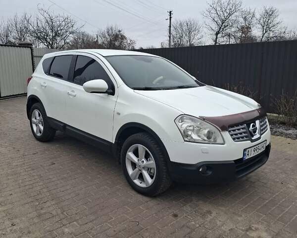 Белый Ниссан Кашкай, объемом двигателя 2 л и пробегом 215 тыс. км за 9500 $, фото 1 на Automoto.ua