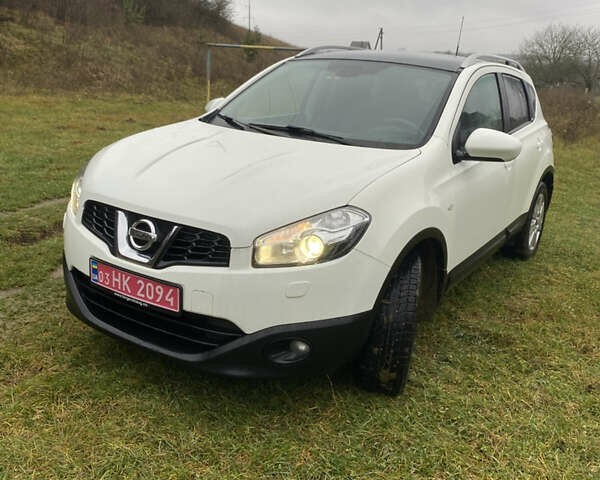 Белый Ниссан Кашкай, объемом двигателя 1.5 л и пробегом 203 тыс. км за 9800 $, фото 1 на Automoto.ua