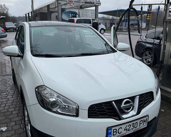Белый Ниссан Кашкай, объемом двигателя 1.46 л и пробегом 243 тыс. км за 9700 $, фото 1 на Automoto.ua