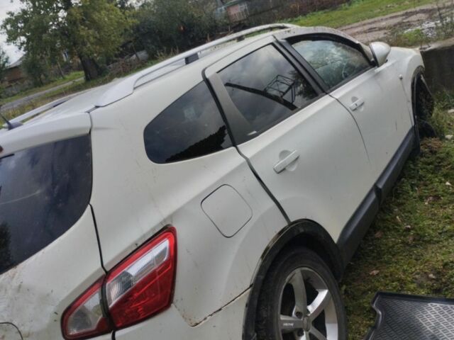 Белый Ниссан Кашкай, объемом двигателя 0 л и пробегом 100 тыс. км за 3500 $, фото 1 на Automoto.ua