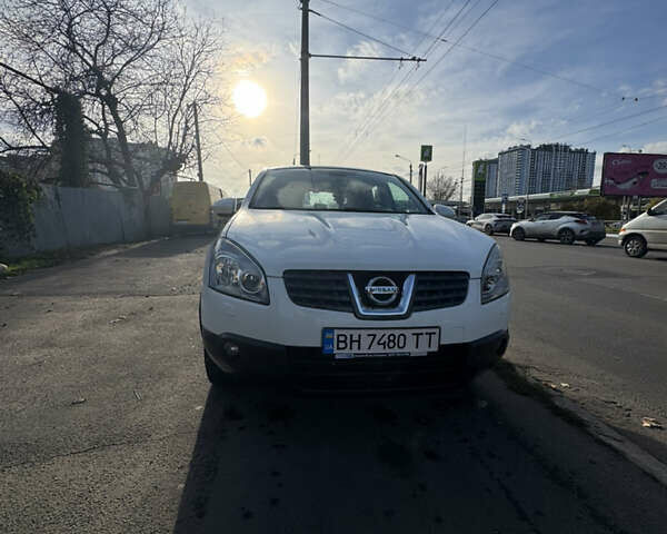 Белый Ниссан Кашкай, объемом двигателя 2 л и пробегом 101 тыс. км за 11500 $, фото 1 на Automoto.ua