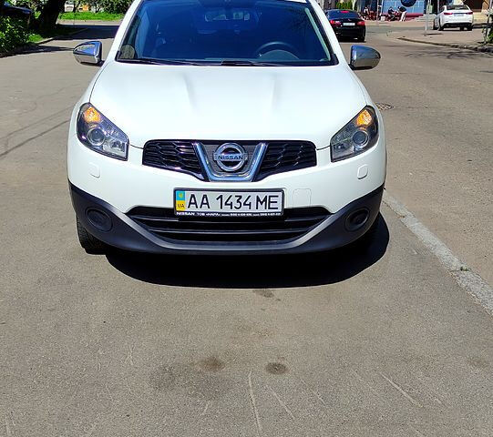 Белый Ниссан Кашкай, объемом двигателя 2 л и пробегом 196 тыс. км за 10300 $, фото 1 на Automoto.ua