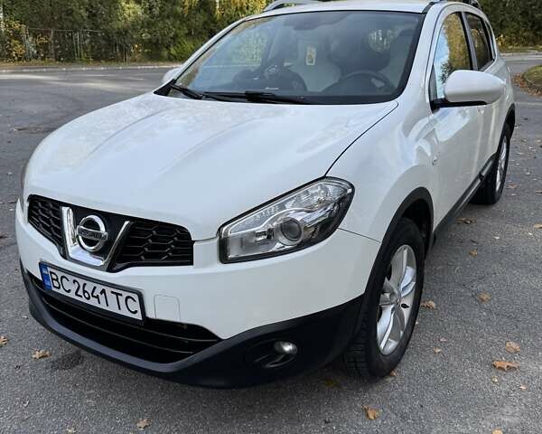 Белый Ниссан Кашкай, объемом двигателя 1.6 л и пробегом 214 тыс. км за 10800 $, фото 1 на Automoto.ua