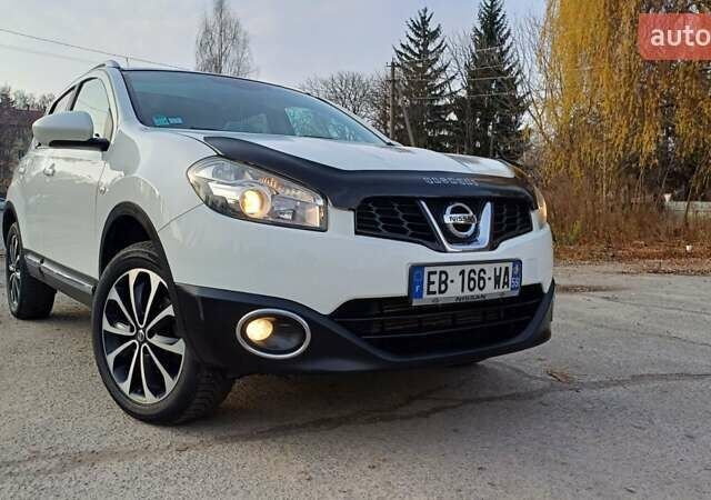 Белый Ниссан Кашкай, объемом двигателя 1.6 л и пробегом 227 тыс. км за 10800 $, фото 1 на Automoto.ua