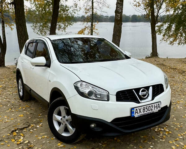Белый Ниссан Кашкай, объемом двигателя 2 л и пробегом 200 тыс. км за 10000 $, фото 1 на Automoto.ua