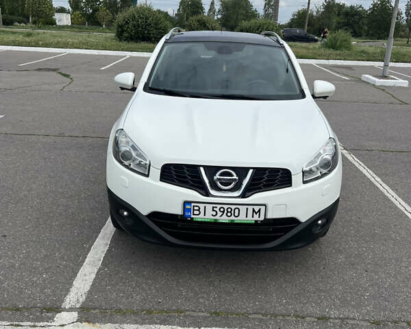 Белый Ниссан Кашкай, объемом двигателя 1.6 л и пробегом 221 тыс. км за 12500 $, фото 1 на Automoto.ua