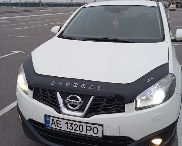 Белый Ниссан Кашкай, объемом двигателя 1.6 л и пробегом 114 тыс. км за 10700 $, фото 1 на Automoto.ua