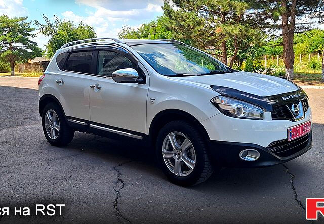 Белый Ниссан Кашкай, объемом двигателя 1.5 л и пробегом 225 тыс. км за 11500 $, фото 1 на Automoto.ua