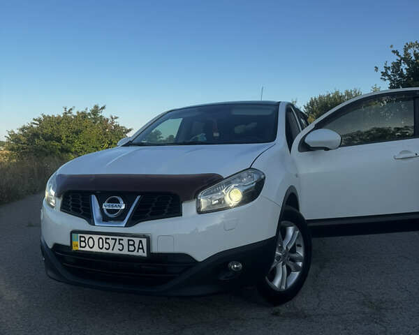 Белый Ниссан Кашкай, объемом двигателя 1.6 л и пробегом 110 тыс. км за 14100 $, фото 1 на Automoto.ua