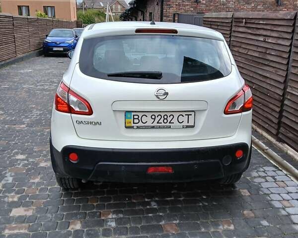 Белый Ниссан Кашкай, объемом двигателя 2 л и пробегом 97 тыс. км за 11628 $, фото 1 на Automoto.ua