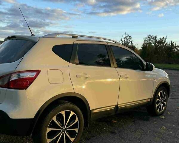 Белый Ниссан Кашкай, объемом двигателя 1.46 л и пробегом 268 тыс. км за 10400 $, фото 1 на Automoto.ua