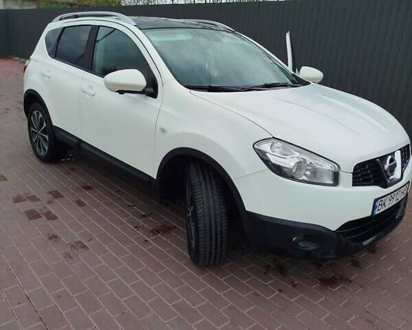 Белый Ниссан Кашкай, объемом двигателя 1.5 л и пробегом 255 тыс. км за 11200 $, фото 1 на Automoto.ua