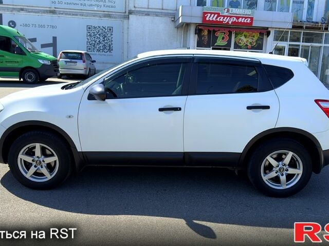 Белый Ниссан Кашкай, объемом двигателя 1.6 л и пробегом 155 тыс. км за 11000 $, фото 1 на Automoto.ua