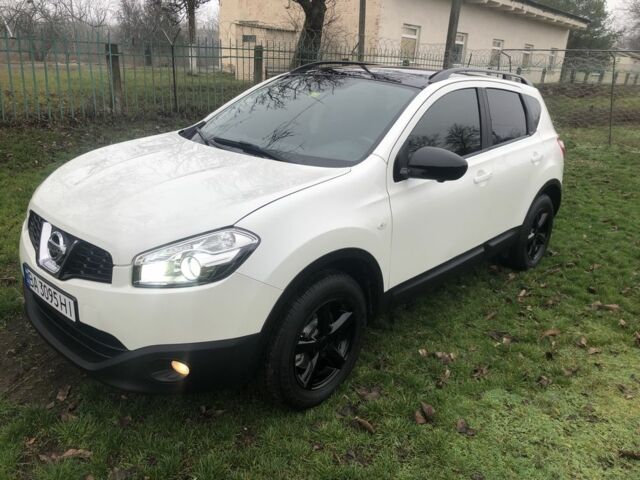 Белый Ниссан Кашкай, объемом двигателя 2 л и пробегом 220 тыс. км за 11000 $, фото 1 на Automoto.ua