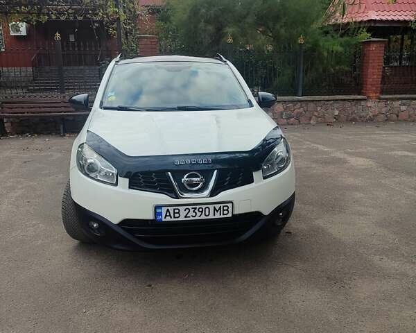 Белый Ниссан Кашкай, объемом двигателя 1.6 л и пробегом 200 тыс. км за 11300 $, фото 1 на Automoto.ua