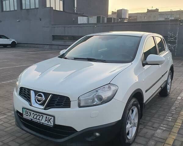 Белый Ниссан Кашкай, объемом двигателя 1.6 л и пробегом 180 тыс. км за 11000 $, фото 1 на Automoto.ua