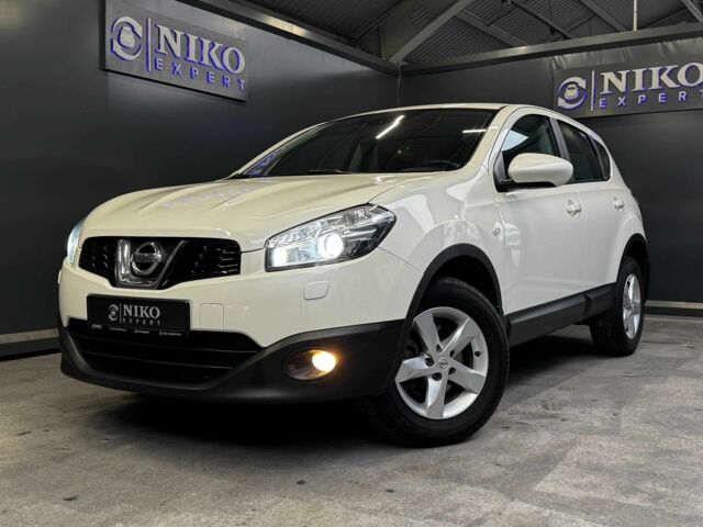 Белый Ниссан Кашкай, объемом двигателя 1.6 л и пробегом 141 тыс. км за 10000 $, фото 1 на Automoto.ua