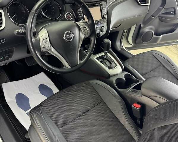 Белый Ниссан Кашкай, объемом двигателя 1.6 л и пробегом 119 тыс. км за 15900 $, фото 1 на Automoto.ua