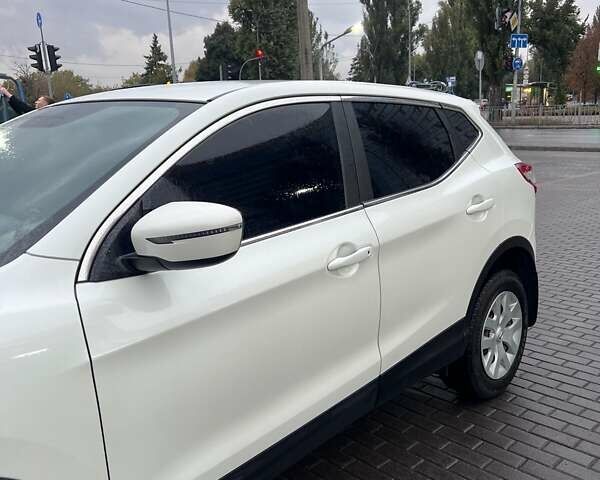 Білий Ніссан Кашкай, об'ємом двигуна 1.2 л та пробігом 116 тис. км за 14600 $, фото 1 на Automoto.ua