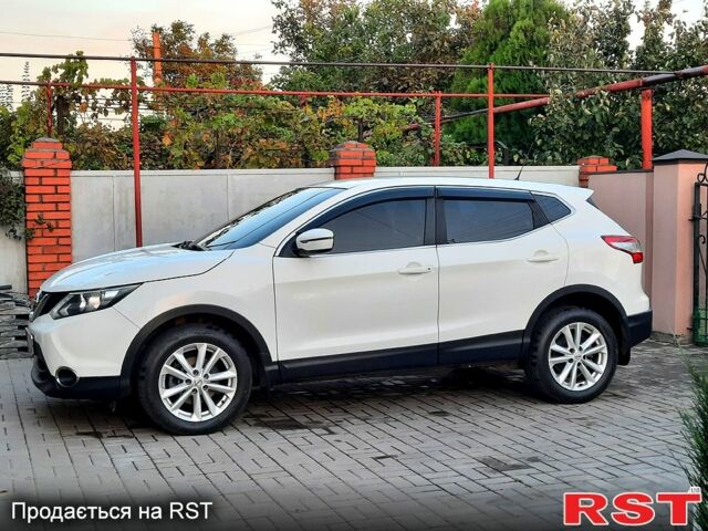 Белый Ниссан Кашкай, объемом двигателя 1.2 л и пробегом 171 тыс. км за 15000 $, фото 1 на Automoto.ua
