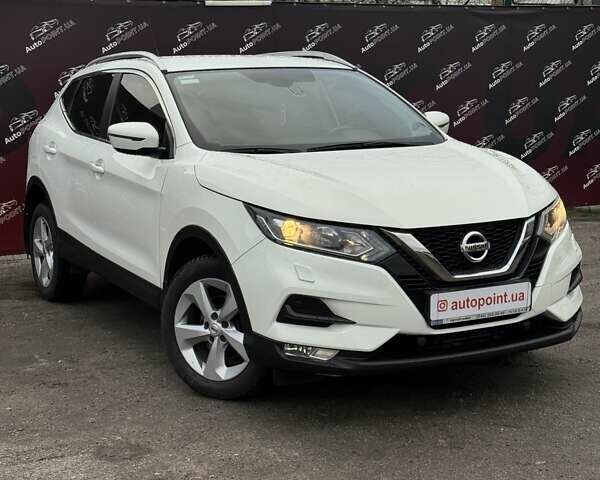 Белый Ниссан Кашкай, объемом двигателя 1.2 л и пробегом 143 тыс. км за 15000 $, фото 1 на Automoto.ua