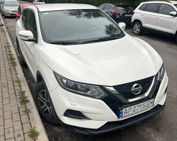 Белый Ниссан Кашкай, объемом двигателя 1.2 л и пробегом 82 тыс. км за 14300 $, фото 1 на Automoto.ua