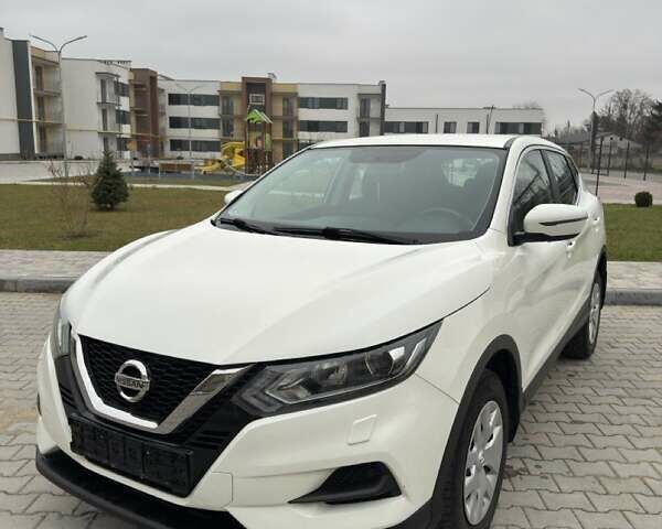 Белый Ниссан Кашкай, объемом двигателя 1.2 л и пробегом 135 тыс. км за 13555 $, фото 1 на Automoto.ua