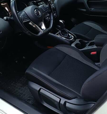 Білий Ніссан Кашкай, об'ємом двигуна 1.6 л та пробігом 75 тис. км за 21000 $, фото 1 на Automoto.ua