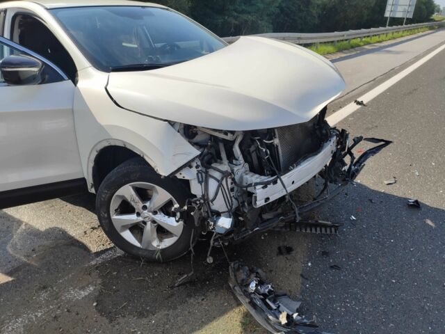 Белый Ниссан Кашкай, объемом двигателя 2 л и пробегом 47 тыс. км за 9000 $, фото 1 на Automoto.ua