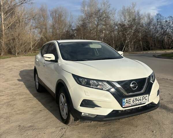 Білий Ніссан Кашкай, об'ємом двигуна 1.2 л та пробігом 56 тис. км за 19000 $, фото 1 на Automoto.ua