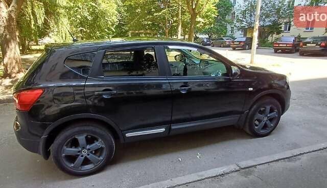 Черный Ниссан Кашкай, объемом двигателя 2 л и пробегом 299 тыс. км за 8800 $, фото 1 на Automoto.ua