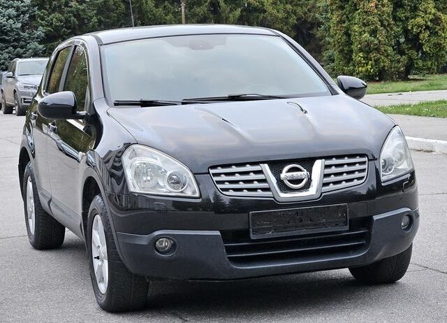 Черный Ниссан Кашкай, объемом двигателя 2 л и пробегом 143 тыс. км за 8300 $, фото 1 на Automoto.ua