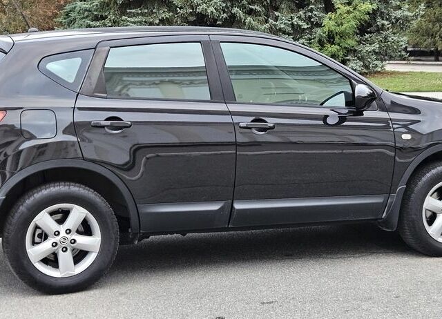 Черный Ниссан Кашкай, объемом двигателя 2 л и пробегом 143 тыс. км за 7800 $, фото 1 на Automoto.ua