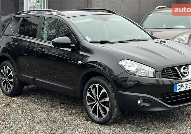 Черный Ниссан Кашкай, объемом двигателя 1.6 л и пробегом 263 тыс. км за 11700 $, фото 1 на Automoto.ua
