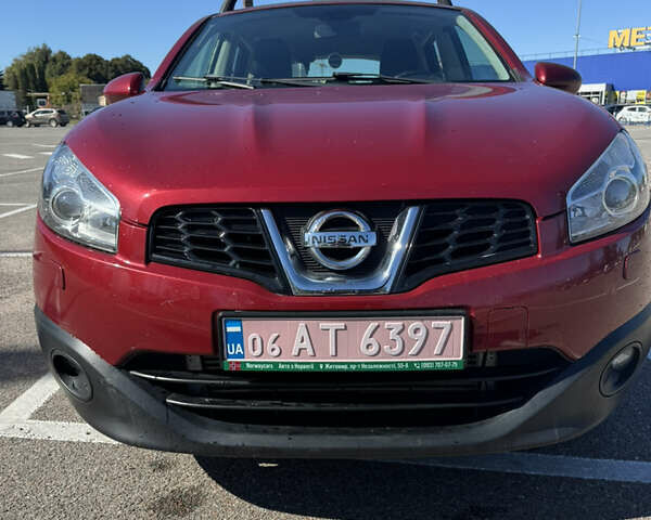 Красный Ниссан Кашкай, объемом двигателя 2 л и пробегом 207 тыс. км за 11750 $, фото 1 на Automoto.ua