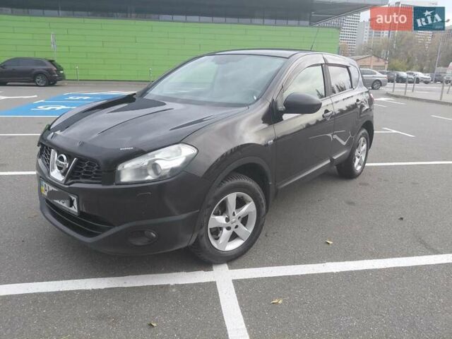 Красный Ниссан Кашкай, объемом двигателя 2 л и пробегом 172 тыс. км за 10500 $, фото 1 на Automoto.ua